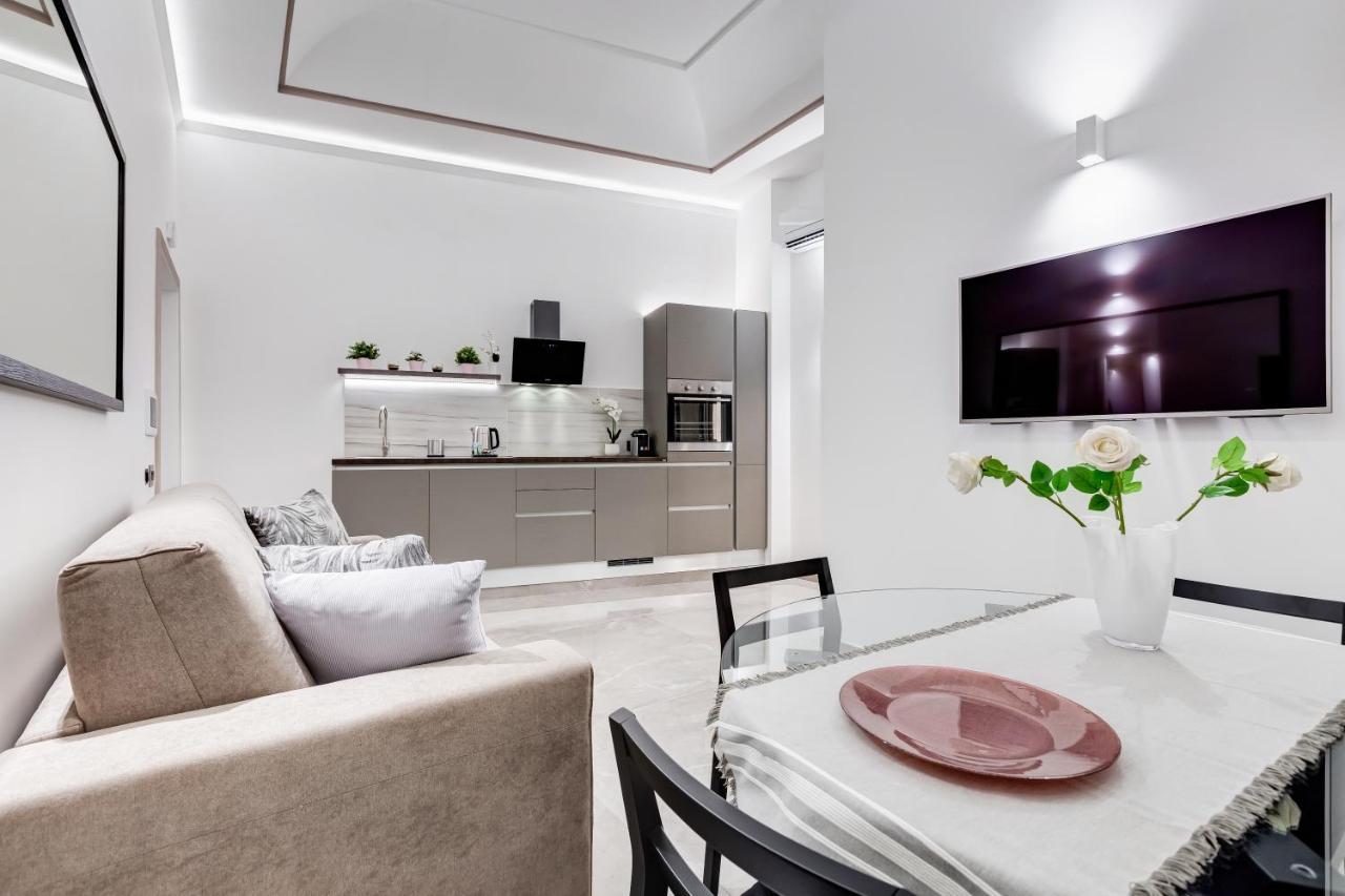 Unoseitre - Luxury * Rome